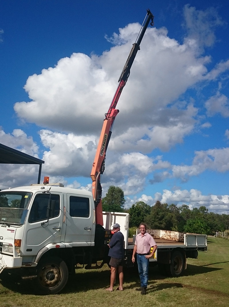 cliff truck with extended crane